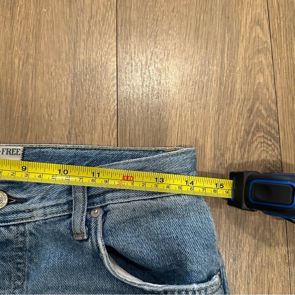 Free People We The Free Maggie Mid Rise Straight Leg Jeans Size 27 Distressed - Picture 8 of 9